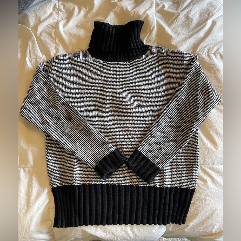 Banana Republic Sweater Women’s Size Small